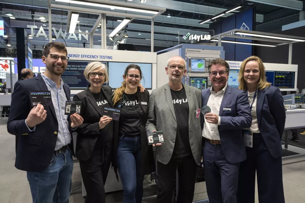 Jonas Charaf, Katja Henke, Sandra Castanheira Magalhães, Andreas Gladisch, Alexander Pabst, Sanna Brandt at the stand on MWC24