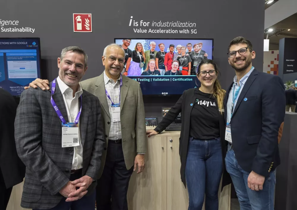 i14y Lab at the Capgemini stand, with Sandra Castanheira Magalhães and Jonas Charaf, and two colleagues from AirHop